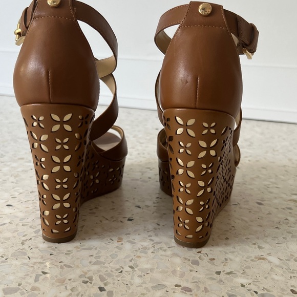 Michael Kors Sienna Floral Leather Acorn Gold inlay platform sandals. - Picture 5 of 8